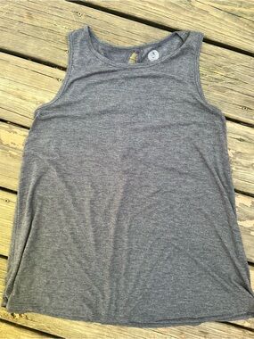 SO Gray Keyhole Back Relaxed Fit Tank Top Size M Athleisure